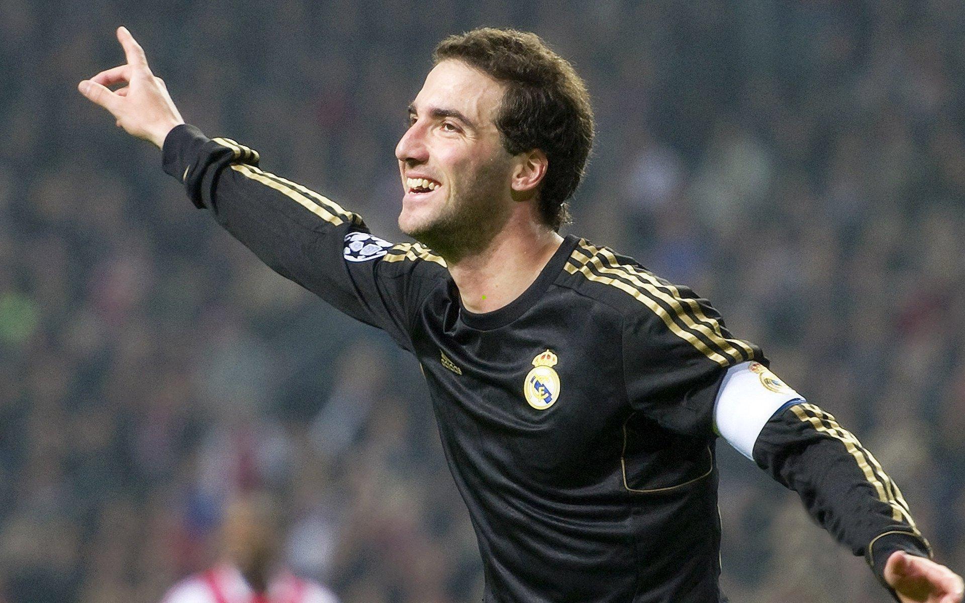 闪电破门定乾坤!伯卡特半场一击制胜,法兰克福1-0暂时领先圣保利